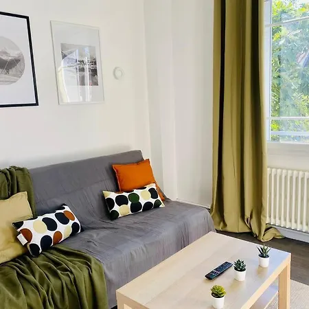 Standing // Studio Apartment Orly